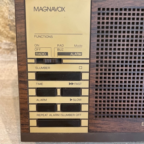 Vintage Magnavox D 3040 Digital AM/FM Radio Alarm Clock Tested & Working! - Picture 4 of 10